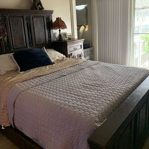 1800th repercussion antique bed and side table